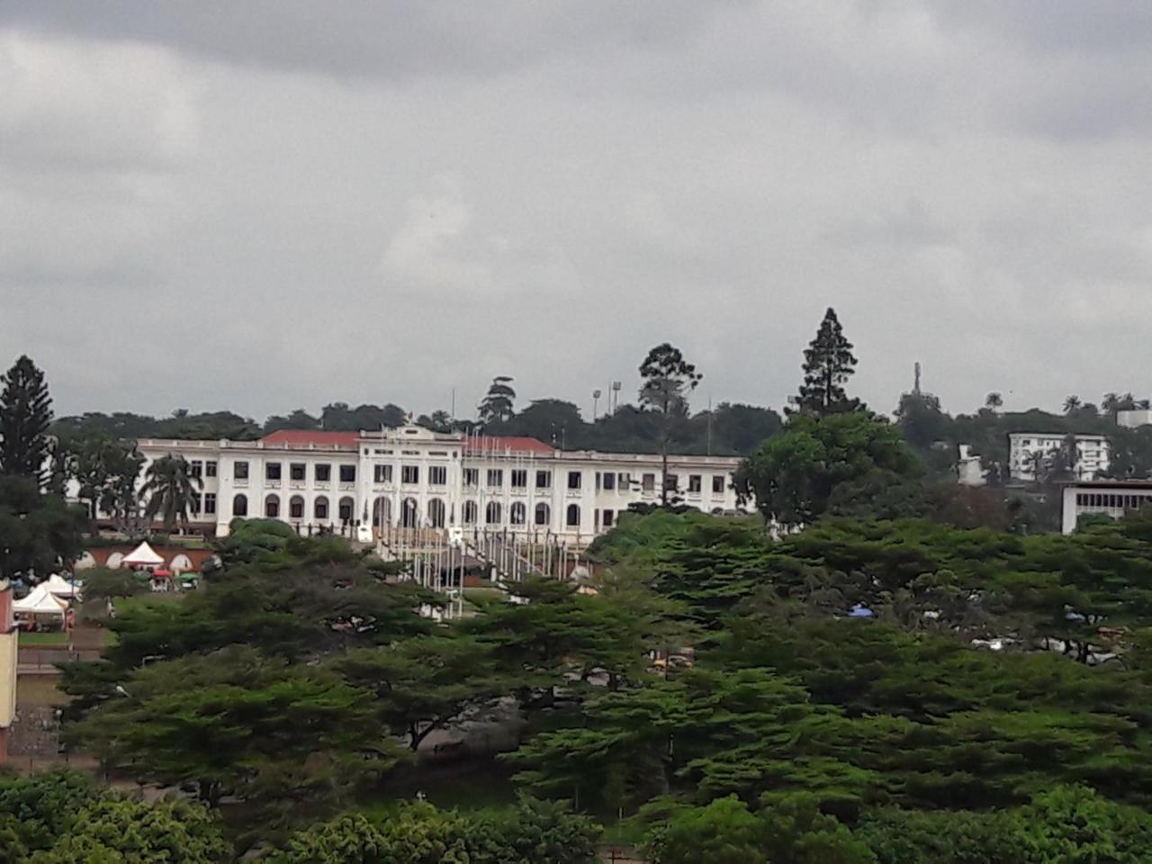 Djeug'Appart Hotel Yaounde Exterior photo